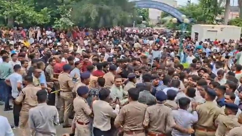 Murder In Ahmedabad School: আমেদাবাদের স্কুলে রক্তারক্তি, নবম শ্রেণির পড়ুয়ার হাতে খুন দশম শ্রেণির পড়ুয়া