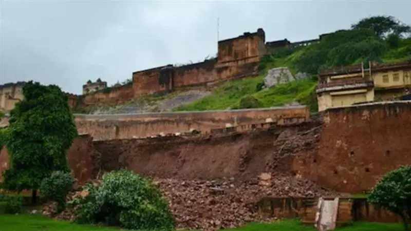 Rajasthan Amer Fort: রাজস্থানে প্রকৃতির তাণ্ডবলীলা, ধসে পড়ল ঐতিহাসিক দুর্গ!