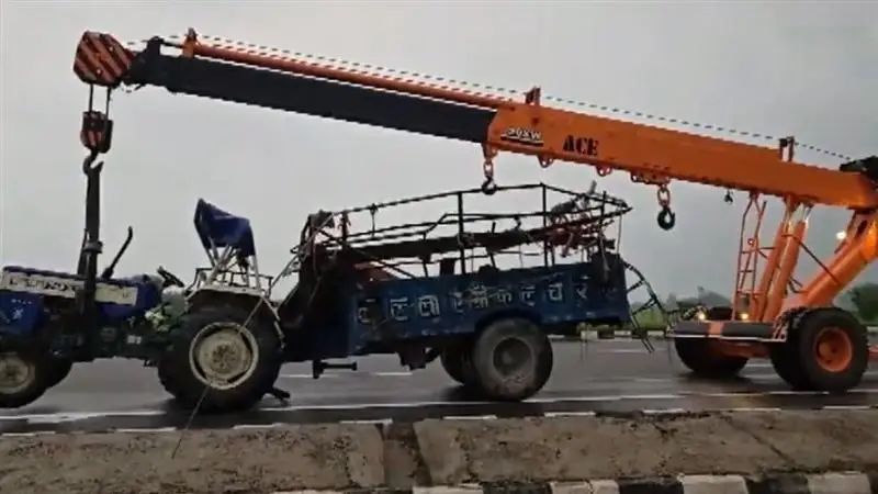 Accident In Bulandshahr: যোগীরাজ্যে ভয়াবহ পথ দুর্ঘটনা, মৃত্যু ৮ তীর্থযাত্রীর, আহত ৪৩