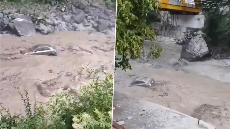 Horrific Flood Video: প্রকৃতির রুদ্র রূপ; উত্তরকাশিতে ভয়াবহ বন্যা, খেলনার মত ভেসে যাচ্ছে মানুষ বোঝাই গাড়ি, দেখুন হাড়হিম করা ভিডিয়ো