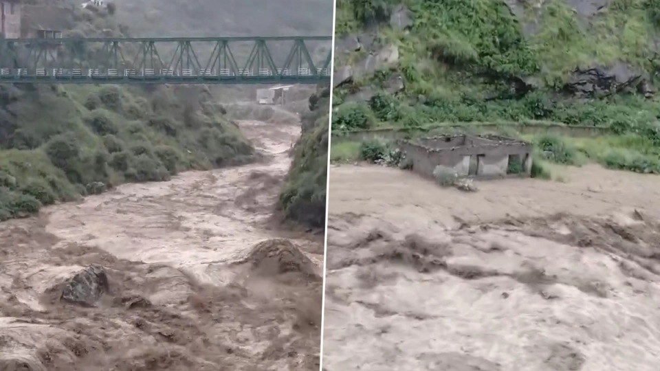 Cloudburst Video: প্রকৃতির রুদ্র রূপে ধ্বংস, মেঘভাঙা বৃষ্টিতে উথালপাথাল নদী ভাসিয়ে নিয়ে গেল সব, দেখুন কী পরিস্থিতি জম্মু কাশ্মীরে