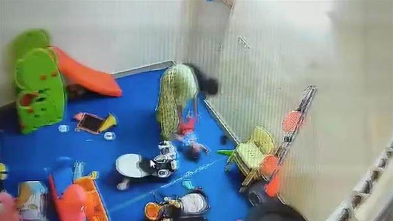 Noida Child Daycare: ১৫ মাসের দুধের শিশুকে কামড়, মুখে ঘুষি, সামনে এল ডে-কেয়ার  'পাশবিক' ছবি