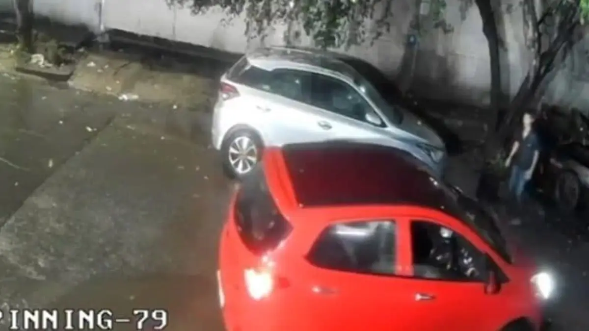 Delhi Hit and Run Case: দিল্লিতে হিট অ্যান্ড রান, পথচারীকে গাড়ির চাকায় আটকে ৬০০ মিটার টেনে নিয়ে গেল নাবালক