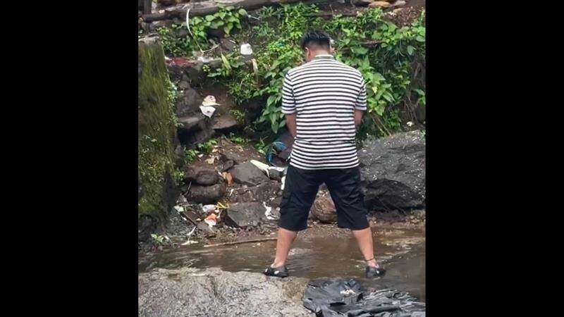Disgusting Video: 'নিকৃষ্ট' কাজ করতে ওস্তাদ মানুষ, দেখুন কী হচ্ছে এই ভিডিয়োতে