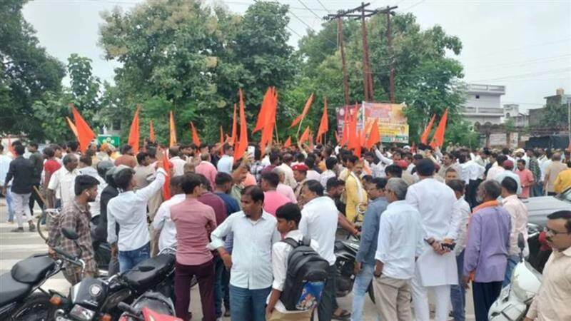 Fatehpur Unrest: যোগীরাজ্যে ব্যাপক গোষ্ঠী সংঘর্ষ,সমাধক্ষেত্রে ভাঙচুর ঘিরে উত্তপ্ত ফতেপুর