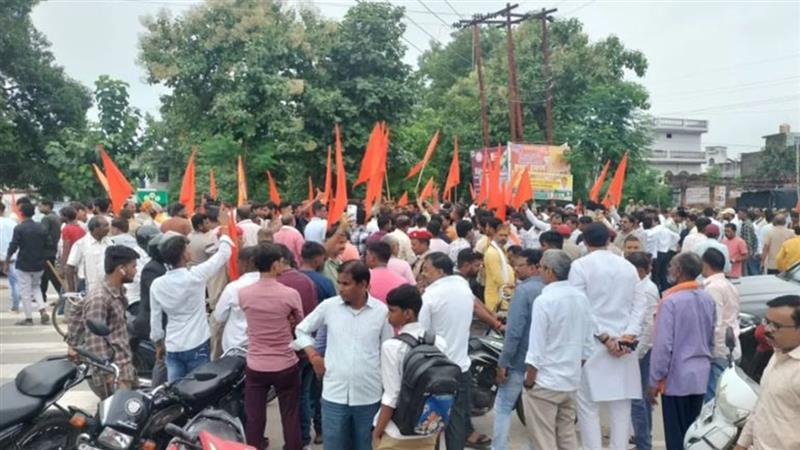 Fatehpur Unrest: যোগীরাজ্যে ব্যাপক গোষ্ঠী সংঘর্ষ,সমাধক্ষেত্রে ভাঙচুর ঘিরে উত্তপ্ত ফতেপুর