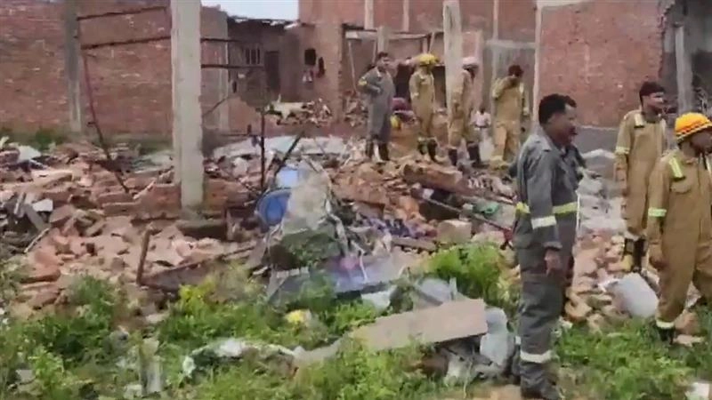 Explosion In UP: আতশবাজির কারখানায় ভয়াবহ বিস্ফোরণ, আগুনে ঝলসে মৃত্যু কারখানার মালিক ও তাঁর পরিবার-সহ ৭ জনের