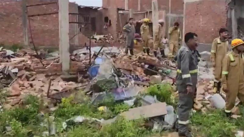 Explosion In UP: আতশবাজির কারখানায় ভয়াবহ বিস্ফোরণ, আগুনে ঝলসে মৃত্যু কারখানার মালিক ও তাঁর পরিবার-সহ ৭ জনের