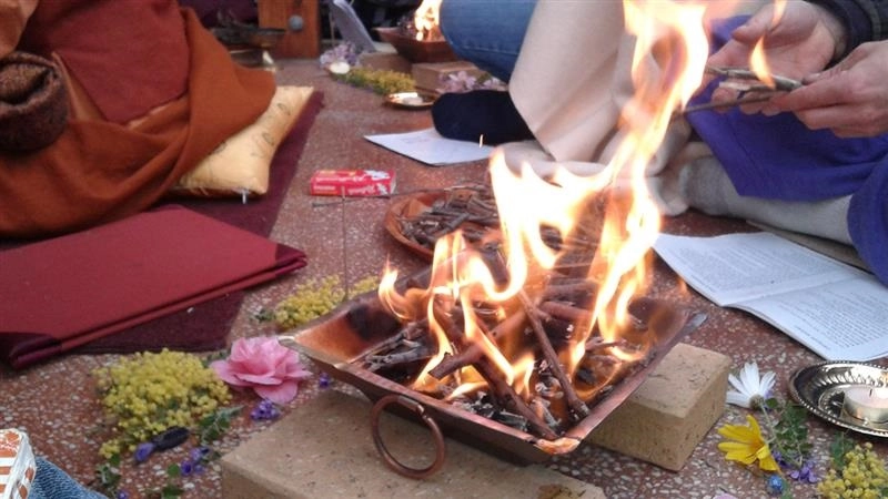 Shocking Video: ট্রাম্পের দেশে ভারতীয়র বাড়িতে হোমের আগুন জ্বালাতেই হাজির দমকল, তারপর.. ভাইরাল ভিডিয়ো