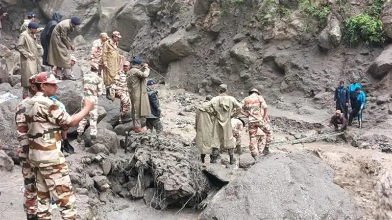 Flash Floods in Himachal Pradesh: উত্তরাখণ্ডের পর প্রকৃতির রোষানলে হিমাচল, আচমকা মেঘ ভাঙা বৃষ্টির জেরে তৈরি বন্যা পরিস্থিতি