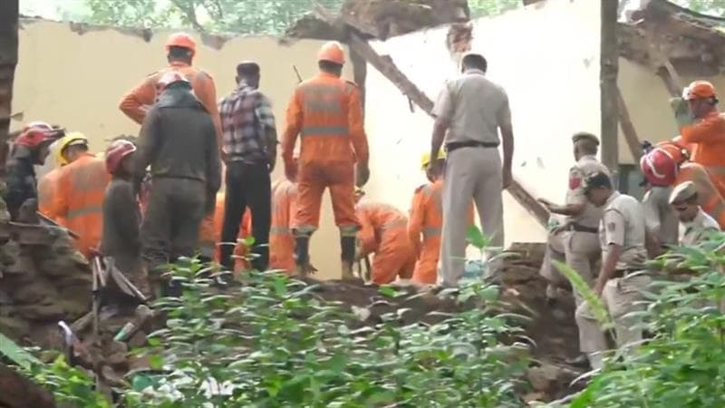 Humayun's Tomb Collapses: স্বাধীনতা দিবসে বড় দুর্ঘটনা, দিল্লিতে ভেঙে পড়ল হুমায়ুন সমাধিসৌধের একাংশ, অনেকের আটকে থাকার আশঙ্কা