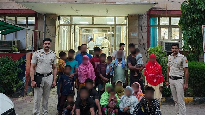 Bangladeshis In India: 'বাংলাদেশিরা ভারতে থাকতে পারেন?' সোনিয়া ঘনিষ্ঠের মন্তব্য ঘিরে জোরগোল, রেগে আগুন বিজেপি