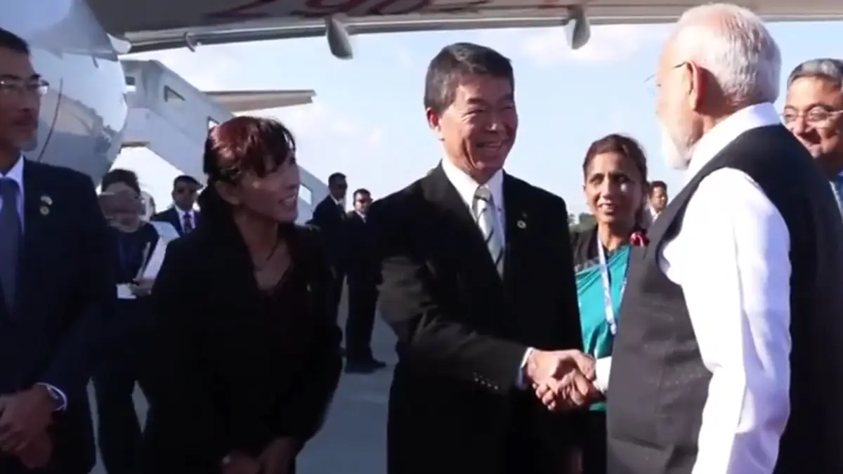 PM Narendra Modi: নরেন্দ্র মোদী SCO শীর্ষ সম্মেলনে যোগ দিতে জাপান থেকে চিনের উদ্দেশ্যে যাত্রা শুরু করলেন, দেখুন ভিডিও