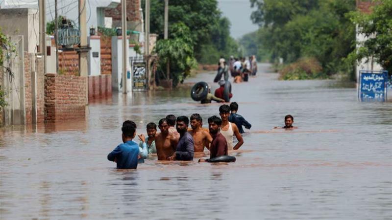 Pakistan Floods: পাকিস্তানে ভয়াবহ বন্যা, লক্ষ লক্ষ মানুষের জীবন বিপন্ন