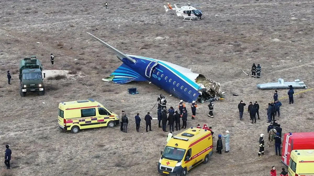 Kazakhstan Plane Crash: উড়তে গিয়ে হঠাৎ দু খণ্ড হয়ে ভেঙে পড়ল বিমান, তৈরি হল ভয়াবহ 'মৃত্যুপুরী'