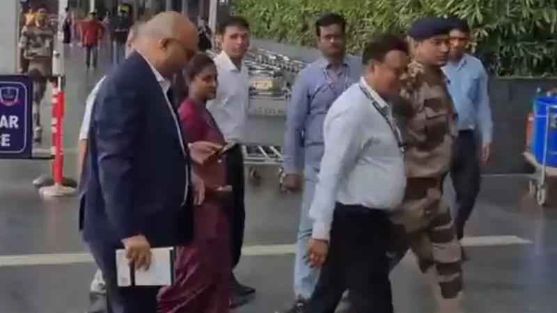 Manoj Pant Summoned By ECI: ভোটার তালিকায় অনিয়মের অভিযোগ, কমিশনের তলবে দিল্লির উদ্দেশে রওনা দিলেন রাজ্যের মুখ্যসচিব মনোজ পন্থের
