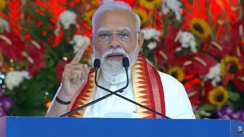 Narendra Modi On US Tariff: দোকানে 'স্বদেশি পণ্য'-এর বোর্ড লাগান, আমেরিকার শুল্কবানে মাঝেই বড় ঘোষণা মোদীর