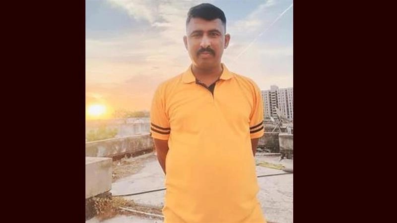 Ahmedabad Shocker: দাম্পত্য কলহের জের! ছেলের সামনে স্বামীকে খুন করে আত্মঘাতী স্ত্রী