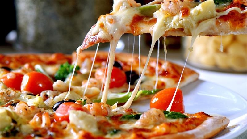 Pizza Date Gone Wrong Video: প্রেমিকার সঙ্গে পিৎজ়া খেতে গিয়ে চরম হেনস্থা, মারধর খেয়ে পালাতে হল যুবককে, ভাইরাল ভিডিয়ো