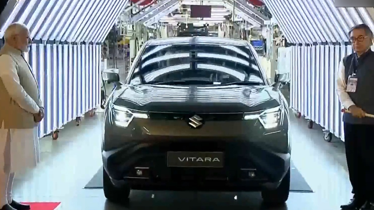 E Vitara Price: গাড়ি শিল্পে নতুন পথ প্রদর্শক ভারত; মারুতির ই ভিটারার প্রকাশ দাঁড়িয়ে দেখলেন প্রধানমন্ত্রী, বৈদ্যুতিন এই গাড়ির রফতানি হবে ১০০টি দেশে, কী কী ফিচার রয়েছে দেখুন