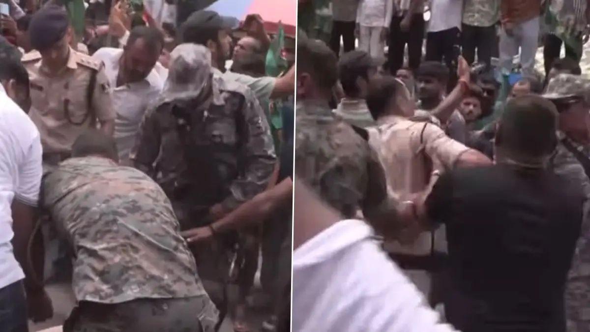 Rahul Gandhi's Car Hits Police: রাহুল গান্ধীর গাড়ি ধাক্কা দিল পুলিশ কনস্টেবলকে, 'ভোটার অধিকার যাত্রার' মাঝে হুলুস্থূল বিহারে, দেখুন ভিডিয়ো