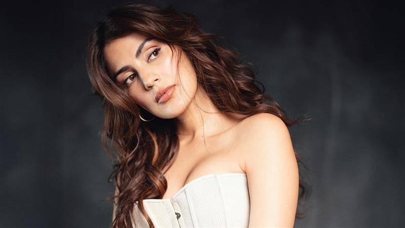 Rhea Chakraborty Video: হঠাৎ ক্ষেপে গেলেন রিয়া চক্রবর্তী, সুশান্তের মৃত্যু মামলা নিয়ে আবার কিছু শুরু হতেই কি অভিনেত্রীর এমন ব্যবহার? দেখুন ভিডিয়ো