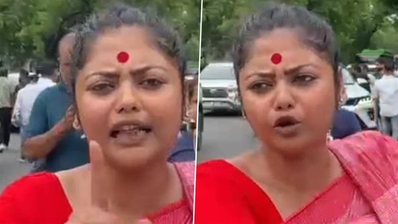 Saayoni Ghosh Video:  'বিজেপির ট্যাকটিক, হাত মিলিয়ে কাজ করছে নির্বাচন কমিশন', দিল্লিতে বিক্ষোভ থেকে ফুঁসে উঠলেন সায়নী ঘোষ