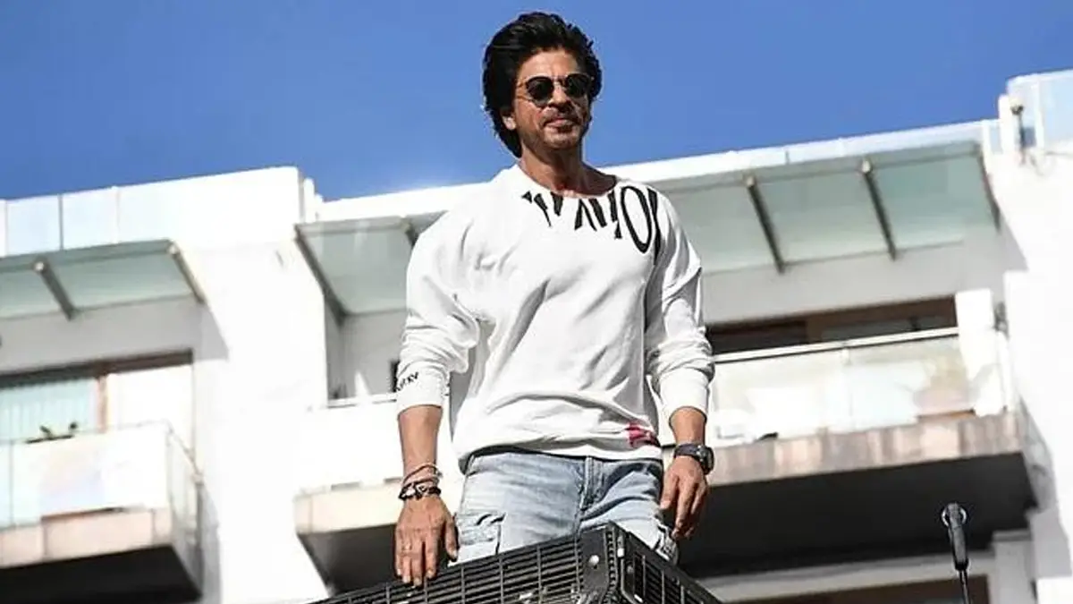 Shah Rukh Khan's Mannat: ডেলিভারি এজেন্ট হয়ে মন্নতে ঢোকার চেষ্টা, শাহরুখ ভক্তের কারিকুরিতে মুম্বইতে হুলুস্থূল, দেখুন ভিডিয়ো