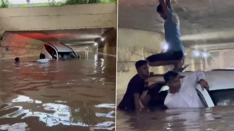 Thane Car Viral Video: বৃষ্টির জেরে জলমগ্ন আন্ডারপাসে আটকে গাড়ি, সাঁতরে প্রাণে বাঁচলেন চালক ও যাত্রীরা, ভাইরাল ভিডিয়ো