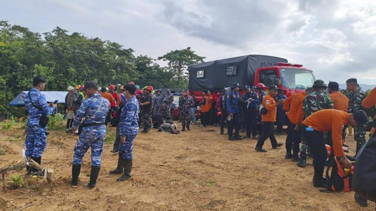 Indonesia: ইন্দোনেশিয়ার পাহাড়ি অঞ্চলে নিখোঁজ কপ্টার, এক ভারতীয় সহ ৮ যাত্রীর খোঁজে জারি তল্লাশি অভিযান