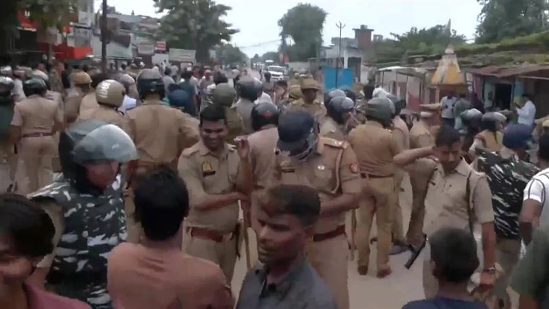 Uttar Pradesh: উত্তরপ্রদেশে গরু পাচারকারীদের সাথে পুলিশের সংঘর্ষের মাঝে যুবকের মৃত্যু, পরিস্থিতি উত্তপ্ত