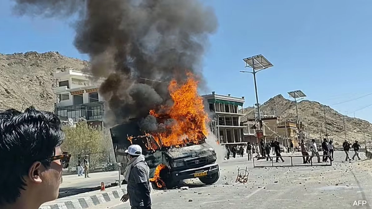 Ladakh Violence: অগ্নিগর্ভ লাদাখ, অশান্তির জন্য সোনম ওয়াংচুককে দায়ী করল কেন্দ্র, কি বললেন ওয়াংচুক দেখুন ভিডিও