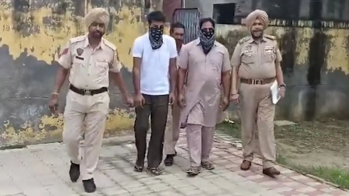 Punjab: ট্রাক থেকে উদ্ধার কয়েক কেজি নিষিদ্ধ মাদক, পঞ্জাব পুলিশের জালে ২ মাদক পাচারকারী