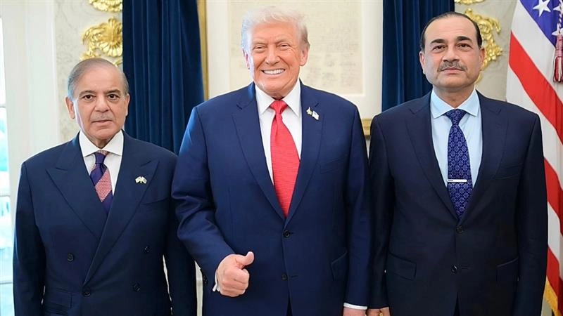 White House: হোয়াইট হাউসে ডোনাল্ড ট্রাম্পের সঙ্গে দেখা করলেন শাহবাজ শরীফ ও অসীম মুনির