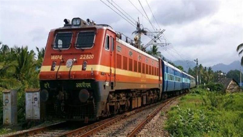 Indian Railways: ট্রেনে বৃহন্নলা সেজে টাকা চেয়ে জোরজুলুম আর চলবে না, যাত্রীদের কথা ভেবে বড়সড় পদক্ষেপ রেলের