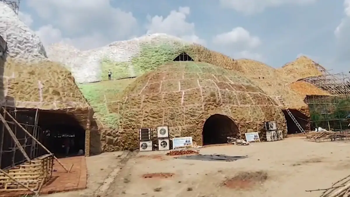 Durga Puja 2025: থিম অপারেশন সিঁদুর, উদ্বোধনে আসতে পারেন অমিত শাহ, সেজে উঠেছে মধ্য কলকাতার এই পুজো মণ্ডপ, দেখুন ভিডিয়ো