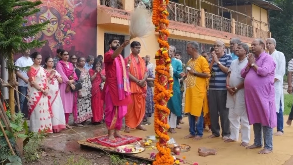 Khuti Pujo: খুটি পুজোর মাধ্যমে মুম্বইয়ে দুর্গাপূজার প্রস্তুতি শুরু, বেঙ্গল ক্লাবের ৯০ তম বর্ষ উদযাপন