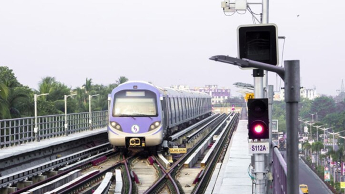 Blue Line Metro Service Suspended: মেট্রো ব্লু -লাইনে ফের বিভ্রাট, দমদম থেকে ময়দান পর্যন্ত মেট্রো চলাচল আপাতত বন্ধ