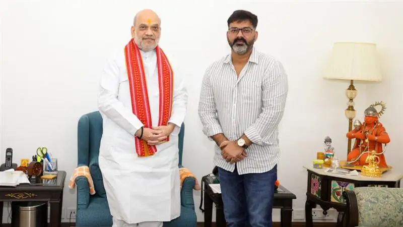 Pawan Singh BJP: মঞ্চে অভিনেত্রীর সঙ্গে বিতর্কের মাঝে বিজেপিতে ফিরলেন ভোজপুরী তারকা পবন সিং