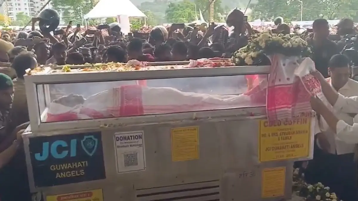 Zubeen Garg's Body Postmortem: রহস্যমৃত্য়ু নিয়ে জল্পনা বাড়তেই দ্বিতীয়বার জুবিন গর্গের দেহের ময়নাতদন্তের নির্দেশ, যে সাতটি প্রশ্ন গায়কের মৃত্যু রহস্য ঘিরে