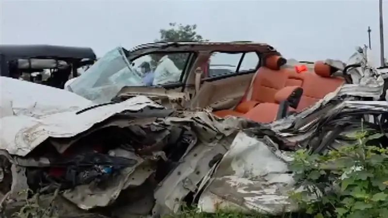 Students killed: পুনেতে মর্মান্তিক পথ দুর্ঘটনায় ২ জন কলেজ ছাত্রের মৃত্যু, আহত আরও দুইজন