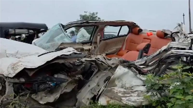 Students killed: পুনেতে মর্মান্তিক পথ দুর্ঘটনায় ২ জন কলেজ ছাত্রের মৃত্যু, আহত আরও দুইজন