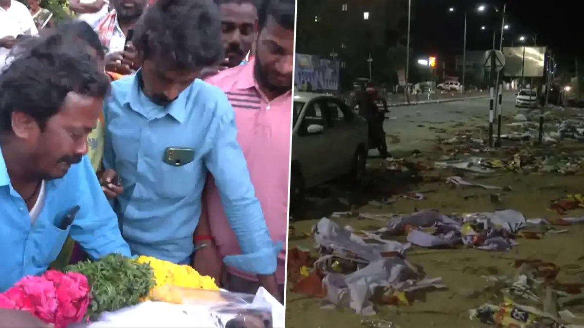 Karur Stampade Case: বিজয়ের জনসভায় পদপিষ্টের ঘটনায় বাড়ল মৃতের সংখ্যা, হাসপাতালের সামনে মৃতদেহের ভিড়