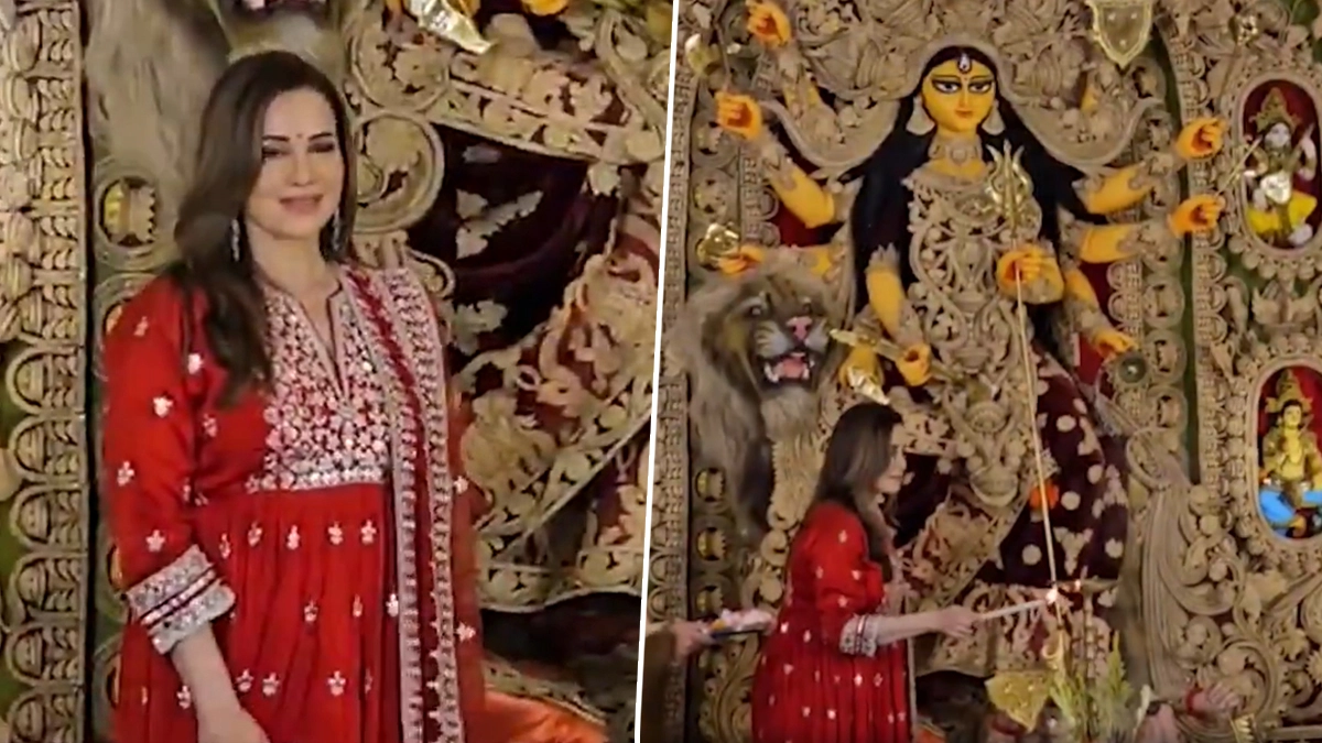 Durga Puja 2025: দক্ষিণ কলকাতার পুজো মণ্ডপ উদ্বোধনে বলিউড অভিনেত্রী নীলম, দেখুন ভিডিয়ো