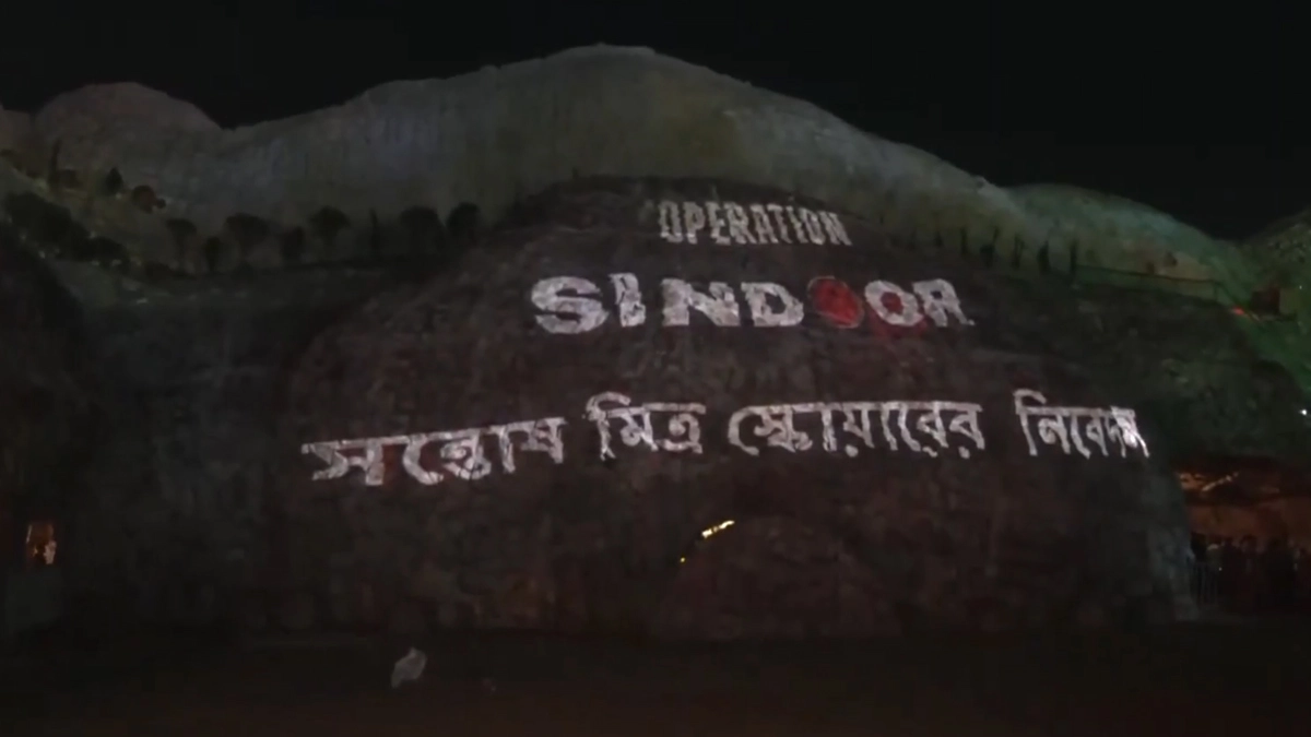 Durga Puja 2025: ২৬-এর সকালে শহরে আসছেন অমিত শাহ, স্বরাষ্ট্রমন্ত্রীর হাতেই উদ্বোধন হবে সন্তোষ মিত্র স্কোয়ারের