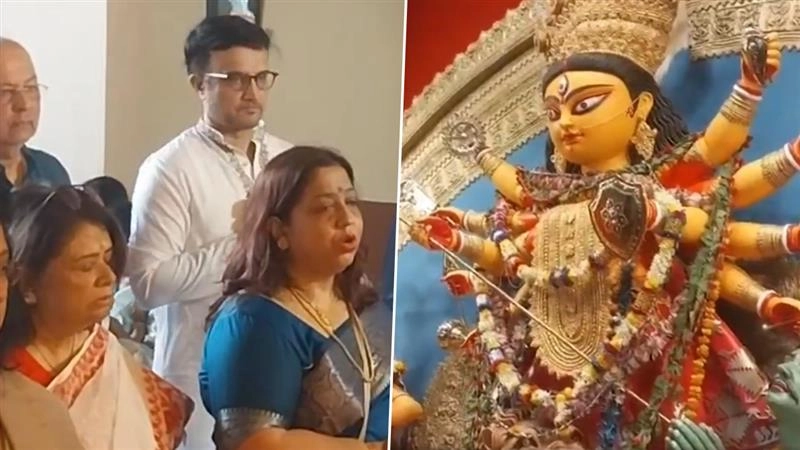 Maha Ashtami , Durga Puja 2025: আজ মহাষ্টমী, সপরিবারে বাবুবাগান সর্বজনীনে মহাষ্টমীর পুজো ও অঞ্জলি দিলেন সৌরভ গাঙ্গুলি (দেখুন ভিডিও)