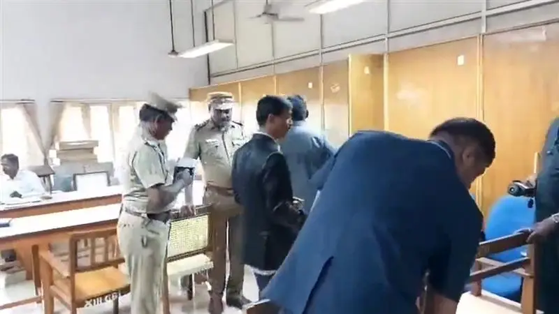 Madras High Court: হাইকোর্টে বোমাতঙ্ক, বিচারপ্রক্রিয়া বন্ধ রেখে চলল তল্লাশি অভিযান, আতঙ্কিত সকলে