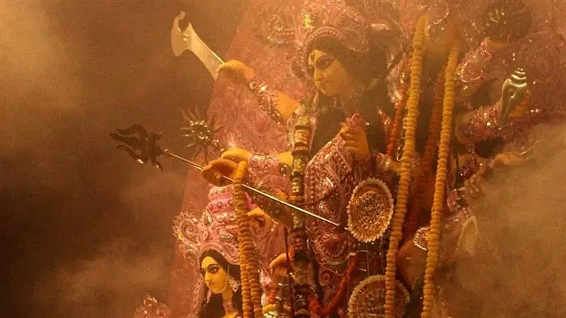 Durga Puja 2025: কোন বাহনে মায়ের আগমন ও গমন? পঞ্জিকার বিশ্লেষণে লুকিয়ে আছে রহস্য! আপনিও জেনে নিন