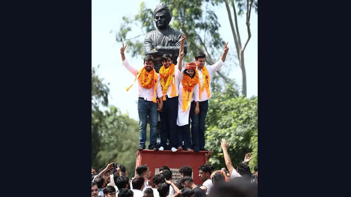 Delhi University: দিল্লি বিশ্ববিদ্যালয়ের ছাত্র ভোটে এবিভিপি-র জয়জয়কার, একটি আসনে জয় কংগ্রেসের ছাত্র সংগঠনের