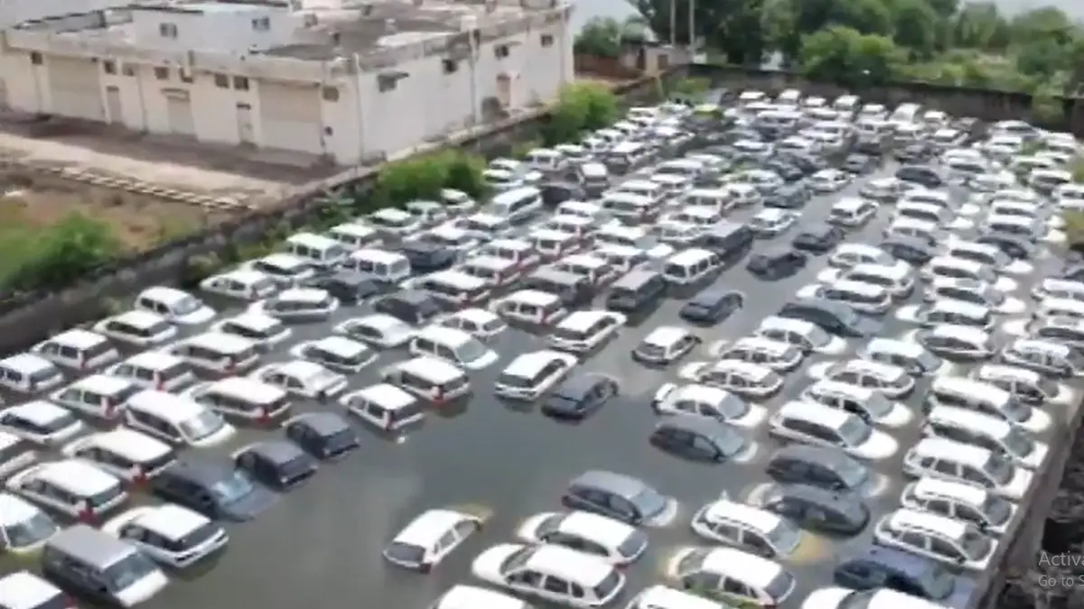 Haryana Waterlogging: ডিপোয় জলমগ্ন হয়ে অর্ধেক ডুবে শয়ে শয়ে গাড়ি, হরিয়ানায় জলযন্ত্রণার ছবি দেখে আঁতকে উঠছে দেশ